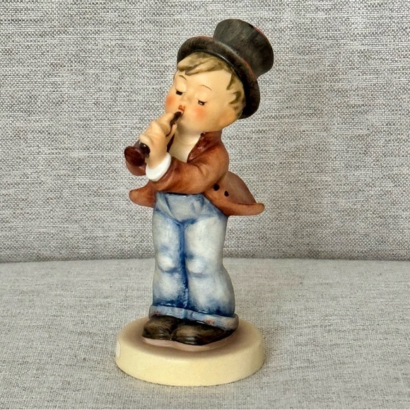 Serenade - Goebel M. I. Hummel Figurine #85 4/0 TMK 6 - Picture 4 of 14